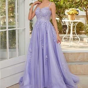 A-Line/Princess Tulle Flower Applique Straps Sleeveless Court Train Dr…